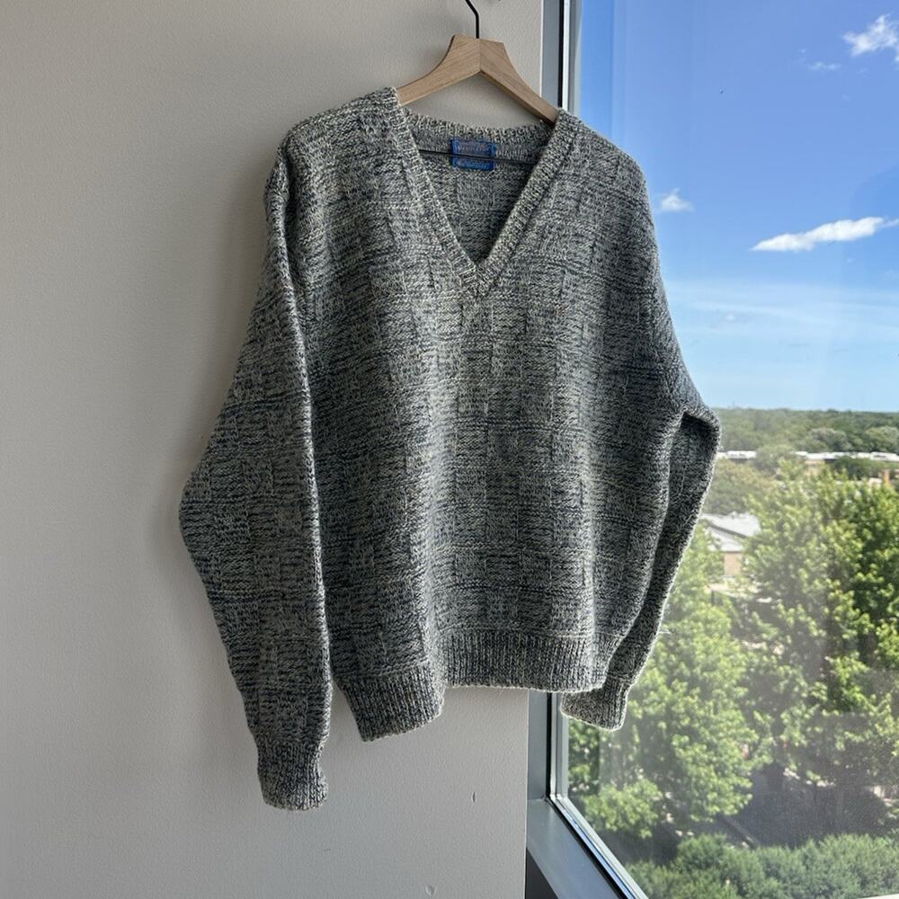 Vintage Pendleton Gray Check Knit Wool V-Neck Pullover Sweater Men's XL